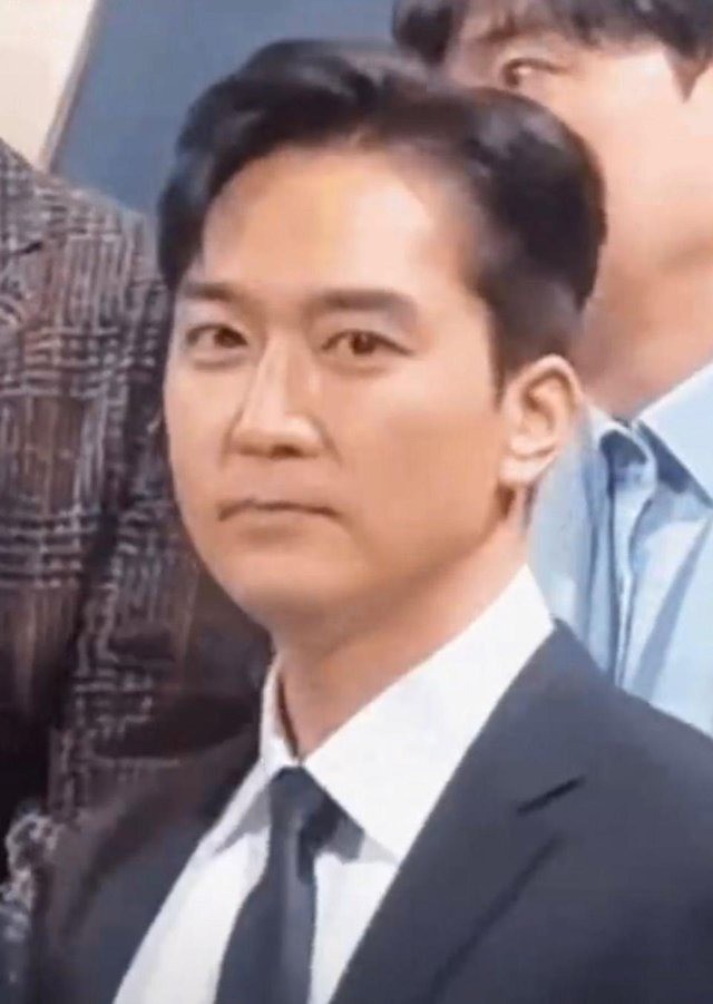 song-seung-hun1-1681383195.jpg
