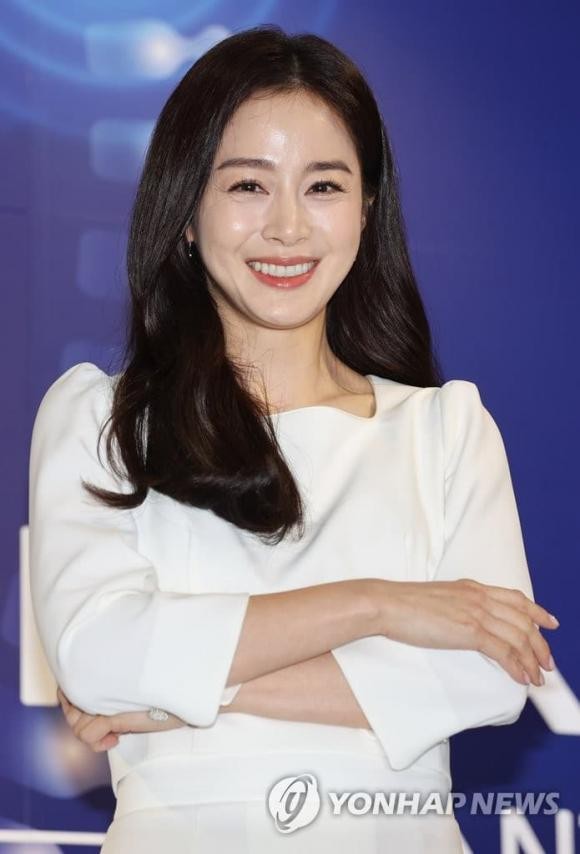 kim-tae-hee4-1681891269.jpg