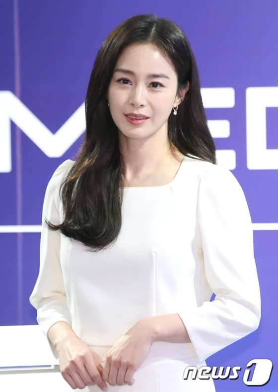 kim-tae-hee5-1681891269.jpg