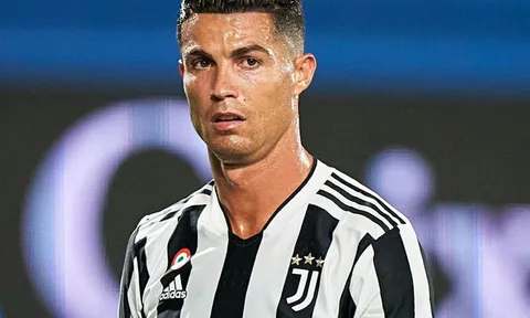 Ronaldo “ăn đủ” nhờ thắng kiện Juventus