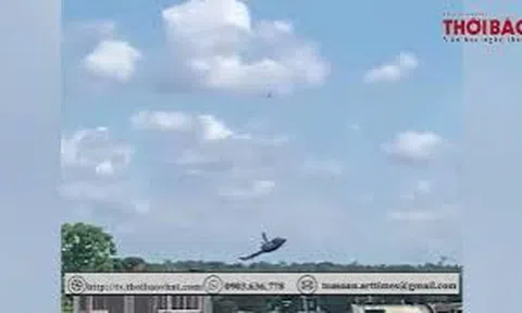 Kinh hoàng cảnh trực thăng quân sự rơi từ trên trời xuống đất